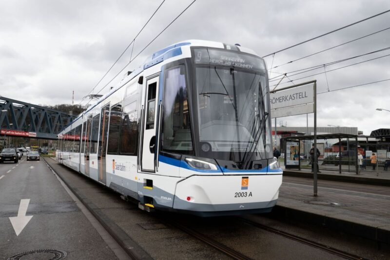 Saarbahn continuă omologarea și pregătirea de exploatare a noilor tram‑trenuri produse de Stadler ce vor opera în Austria și Germania în cadrul unui amplu proiect comun