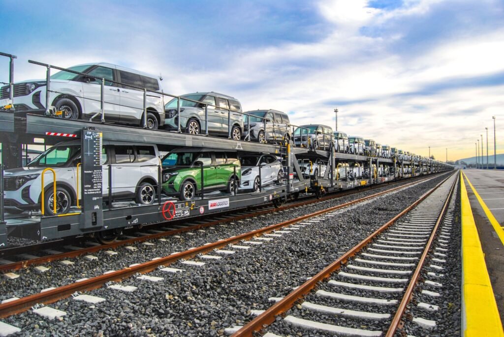 Ford Otosan anunță programul de transport feroviar între Craiova și Kocaeli pentru reducerea emisiilor și eficientizarea logisticii