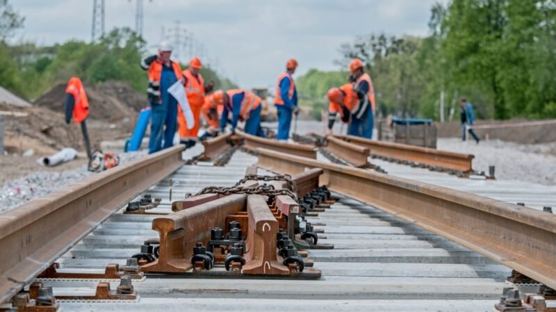 PKP Polskie Linie Kolejowe unifică regulamentele de achiziții în toate filialele pentru transparență și eficiență sporită