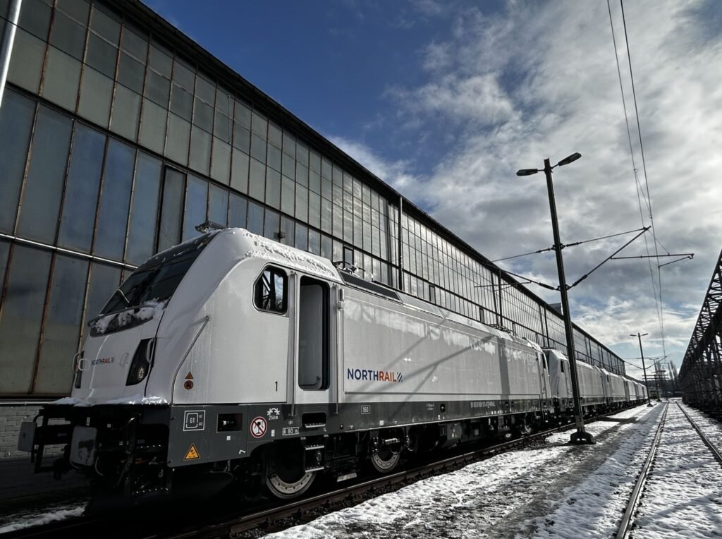 Alstom a început predarea locomotivelor Traxx Universal echipate cu noul sistem de control OnviaCab și ETCS BL3 R2 către Northrail