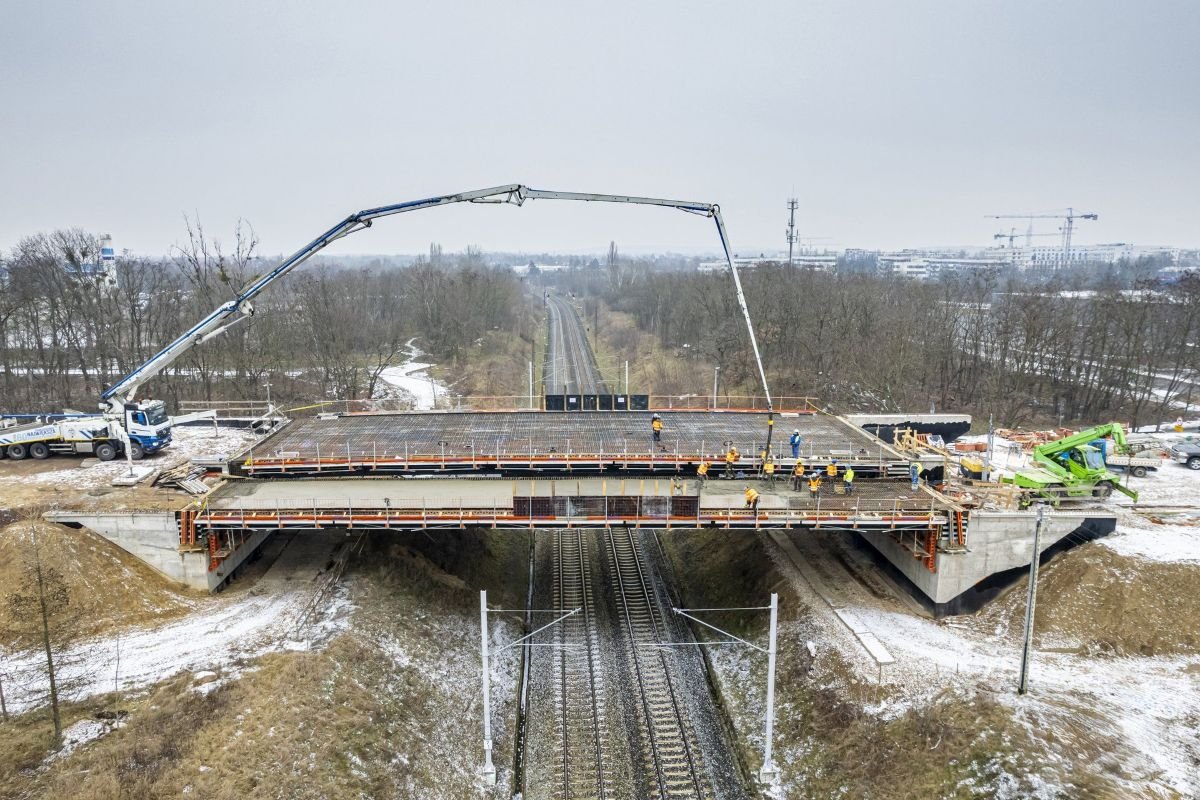 PKP PLK încheie etapa de depunere a proiectelor pentru eliminarea trecerilor la nivel și trecerea la pasaje denivelate în toată Polonia - Hubul tău de informații din domeniul mobilității