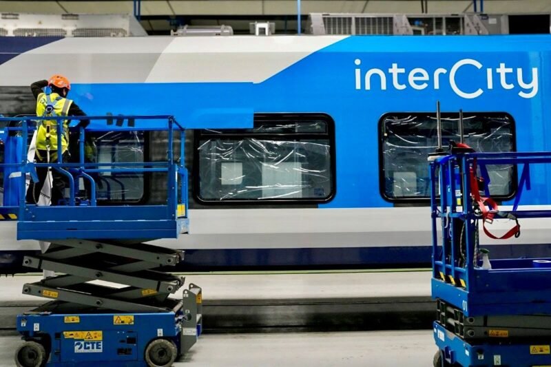 Trenitalia prezintă primele poze cu noile trenuri Alstom ale Italiei ce vor atinge 200 km/h și vor avea un spațiu dedicat copiilor