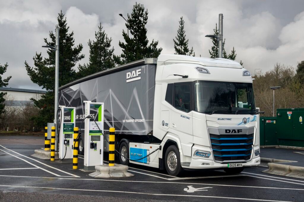 Electric Freightway accelerează tranziția la camioane electrice în Marea Britanie contribuind la peste un sfert din înmatriculările de eHGV în 2025