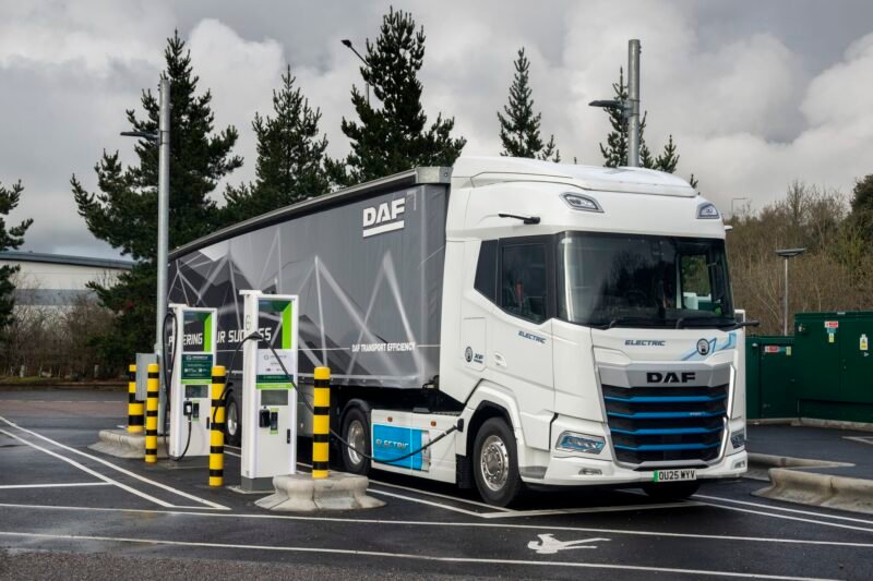 Electric Freightway accelerează tranziția la camioane electrice în Marea Britanie contribuind la peste un sfert din înmatriculările de eHGV în 2025