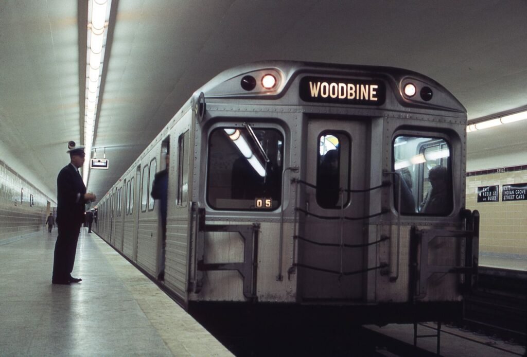 Metroul Bloor Danforth din Toronto marchează 60 de ani de la inaugurare