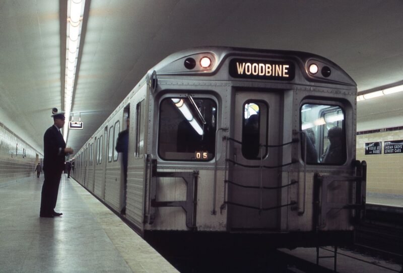 Metroul Bloor Danforth din Toronto marchează 60 de ani de la inaugurare