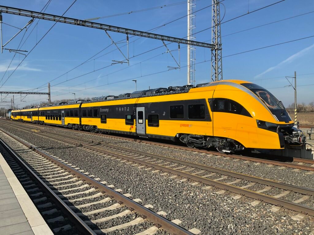 PESA a trimis la centrul de testare de la Velim primul tren electric polonez pentru RegioJet