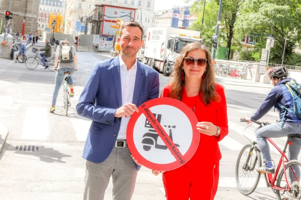 Viena interzice mopedele electrice pe pistele de biciclete începând cu 1 octombrie