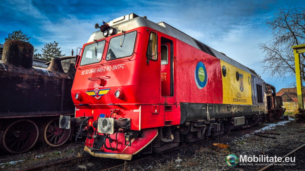 CFR Călători se apropie de semnarea contractului pentru trimiterea a 15 locomotive EGM la Reloc. Printre primele vor pleca tricolora depoului Sibiu dar și cea care a dus trenul funerar al Regelui Mihai I la Curtea de Argeș
