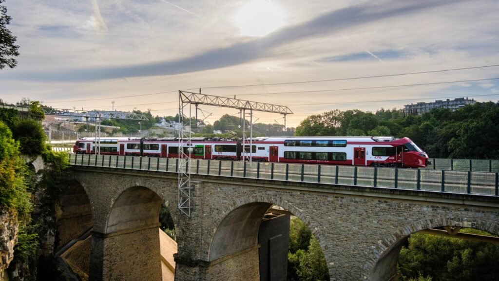 Luxemburg marchează un nou record de trafic feroviar în 2025 cu 31 milioane de pasageri și investiții majore pentru creșterea capacității