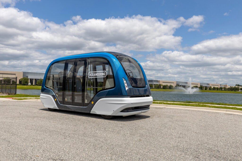 Autoritatea Portuară din New York și New Jersey testează în primăvara 2026 autobuze autonome electrice la Aeroportul Newark Liberty pentru viitoarea conexiune cu noul sistem AirTrain