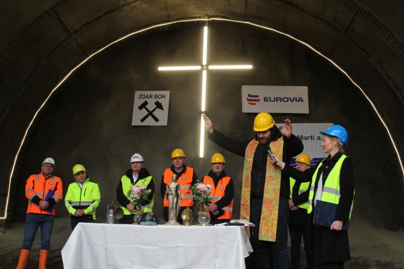 Brno începe oficial excavarea tunelului de tramvai din Bystrc ce este parte a noii linii spre zona Kamechy