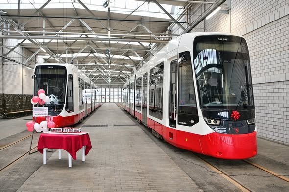 Halle pune în circulație primul tramvai TINA marcând un nou pas spre modernizarea transportului public
