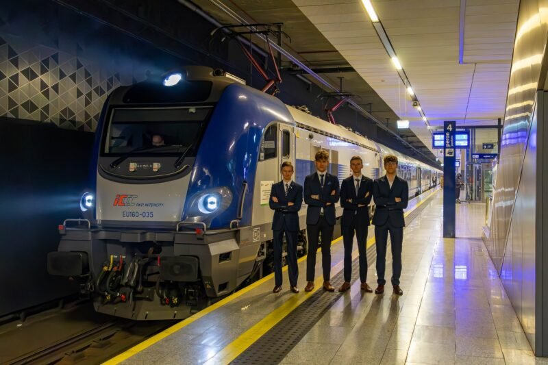 PKP Intercity prezintă tinerii bursieri din Łódź care se pregătesc pentru o carieră în transportul feroviar