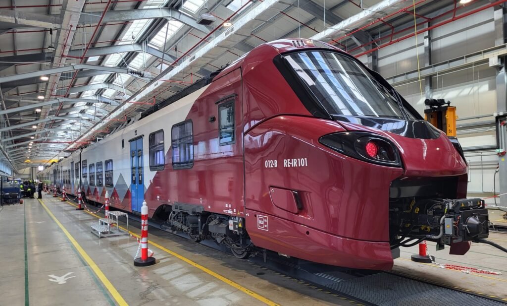 ARF recepționează și predă către CFR Călători rama Alstom Coradia 012. Urmează 013 tot la CFR Călători apoi începe lotul InterRegional Călători