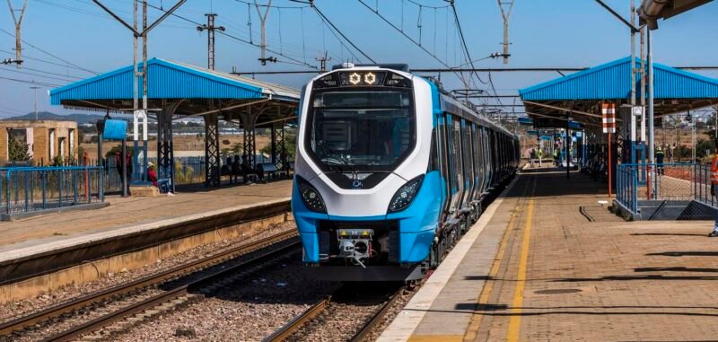 Alstom Ubunye donează 818 uniforme școlare și sprijină educația în comunitățile din Africa de Sud