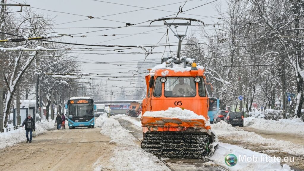Primăria Capitalei explică de ce au apărut tot mai multe gropi în carosabil după ninsori și anunță intervenții accelerate pe cele 880 de artere pe care le administrează