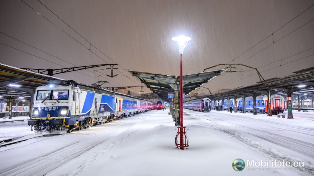 Foto - Modernizarea prin programul PNRR devine vizibilă la orice oră prin Gara de Nord din București. În această seară defilare de locomotive de la Softronic și vagoane de la toți reparatorii