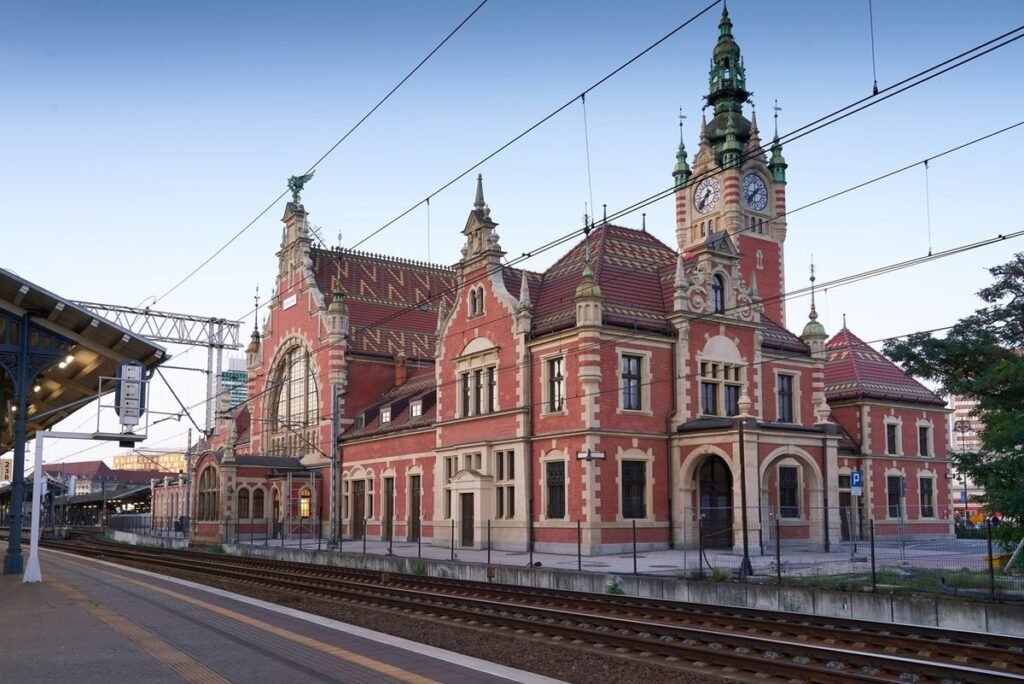 PKP adopta strategia pentru modernizarea serviciilor feroviare investitii in infrastructura si digitalizare până în anul 2030