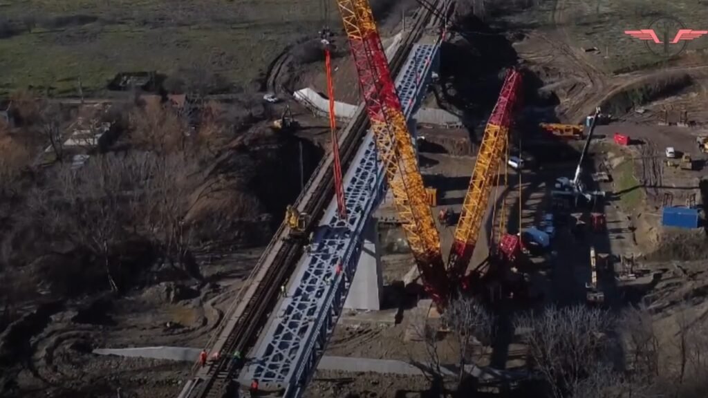 Viaductul Cârcea are după ani de zile tabliere pe ambele fire de circulație lucrările fiind în grafic pentru reluarea circulației între Banu Mărăcine și Malu Mare