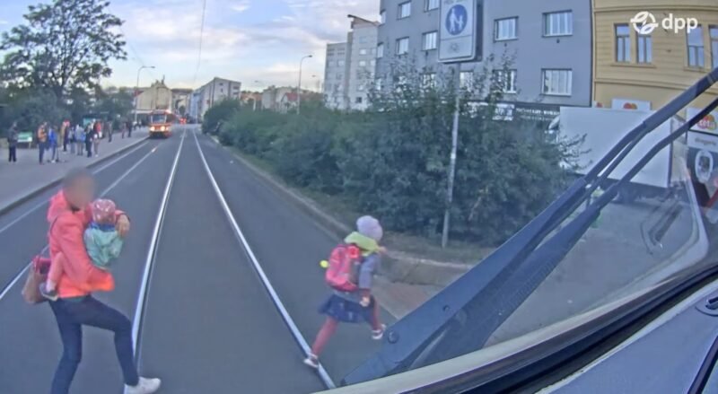 Numărul coliziunilor dintre pietoni și tramvaie în Praga a înregistrat o scădere semnificativă în 2025 dar două au fost mortale