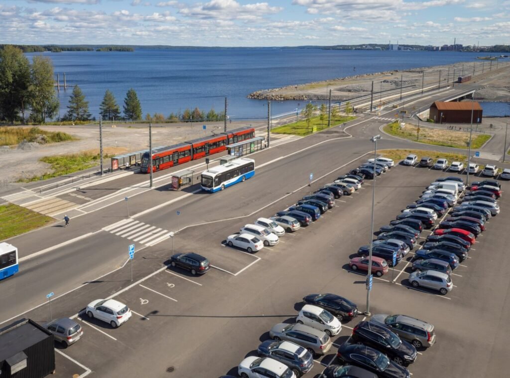 Proiectul liniei de tramvai Lielahti–Ylöjärvi avansează după un atelier de lucru cu peste 70 de participanți interesați de soluțiile de mobilitate