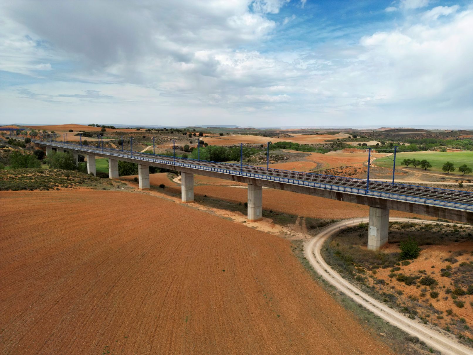Adif AV lanseaza prima licitatie pentru un nou tip de traverse destinate modernizarii liniei de mare viteza Madrid Barcelona