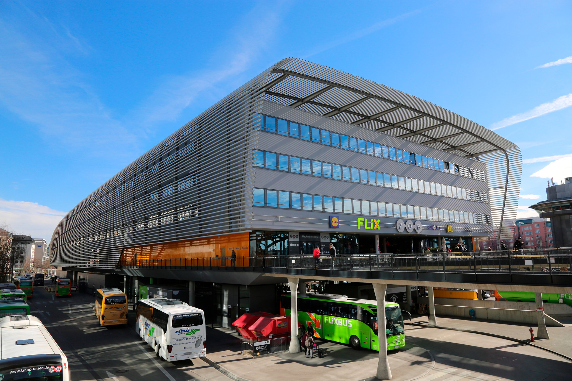 Daimler Buses instalează stații publice de încărcare pentru autobuze electrice la autogara centrală din München
