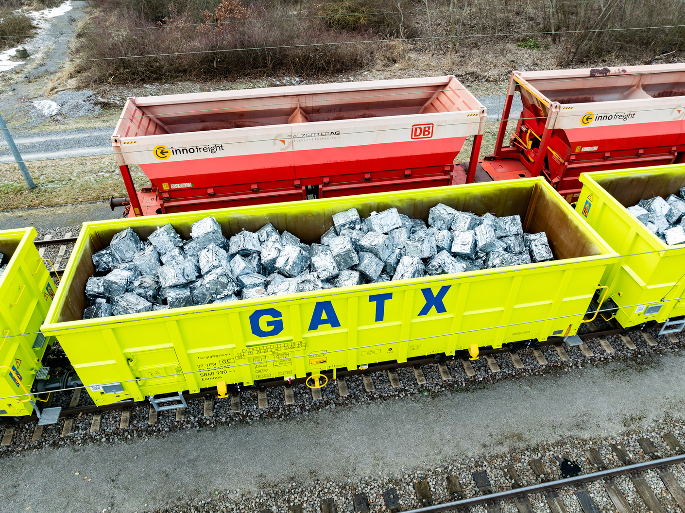 Primul tren cu deșeuri metalice ajunge la Salzgitter și marchează extinderea parteneriatului dintre Volvo Cars și Salzgitter AG