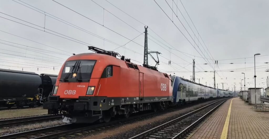 Încă două rame PESA regionale vin la București. Au fost filmate de pasionații din Budapesta și vor duce numărul ramelor la 14 unități regionale sosite