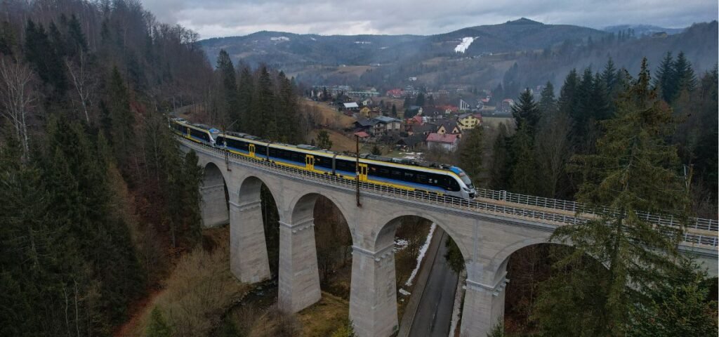 Polonezii de la POLREGIO marchează un an de la relansarea trenului Malinka ce a refăcut legătura feroviară dintre Brzeg și Wisła