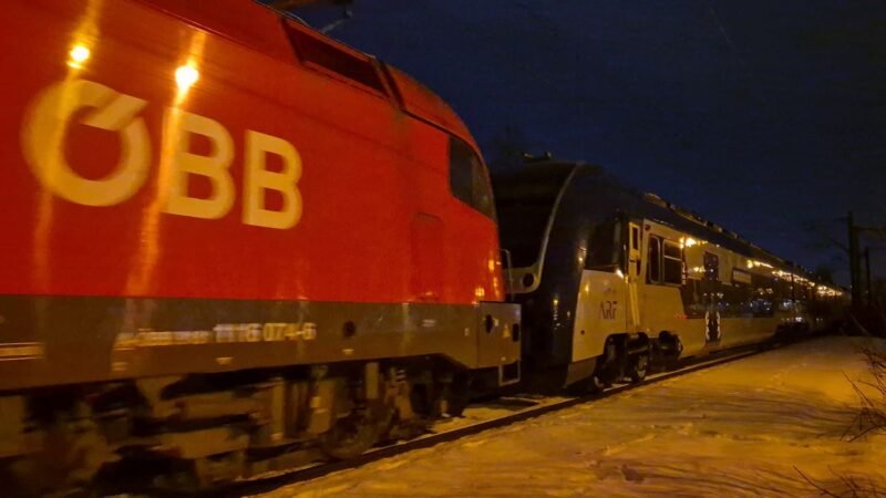 Două rame PESA au ajuns la București în această seară crescând numărul ramelor regionale la 14 unități livrate