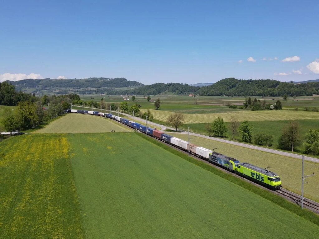 BLS Cargo - Elveția are nevoie de o nouă politică de transfer al mărfurilor pe calea ferată pentru a opri pierderea traficului transalpin către transportul rutier