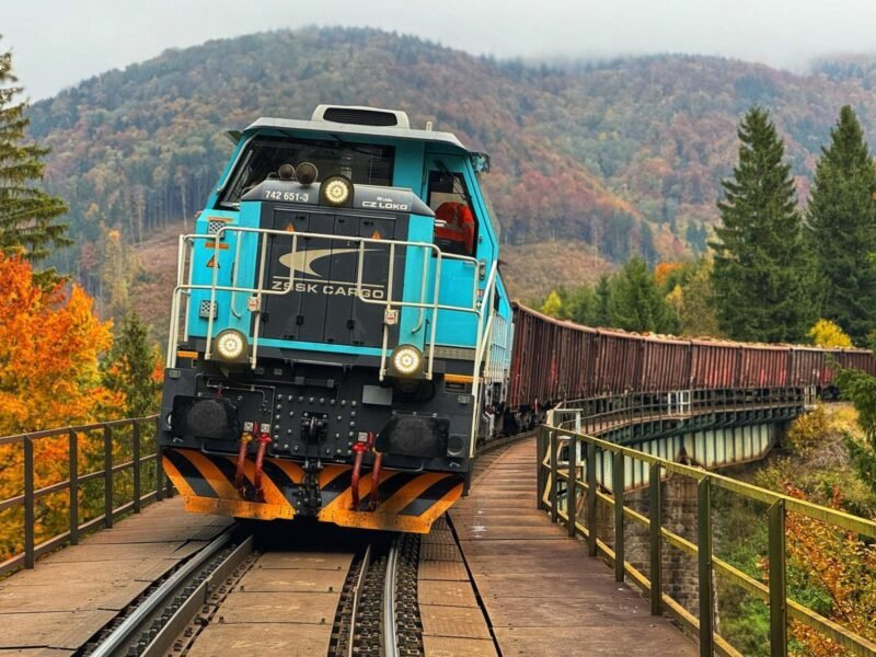 Transportul feroviar de lemn către fabrica Mondi SCP din Ružomberok este optimizat prin fluxuri logistice din toate regiunile Slovaciei