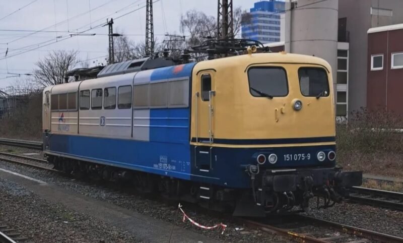 Locomotiva 151 075 „Martina” revine pe șine într-un look clasic după o revopsire completă