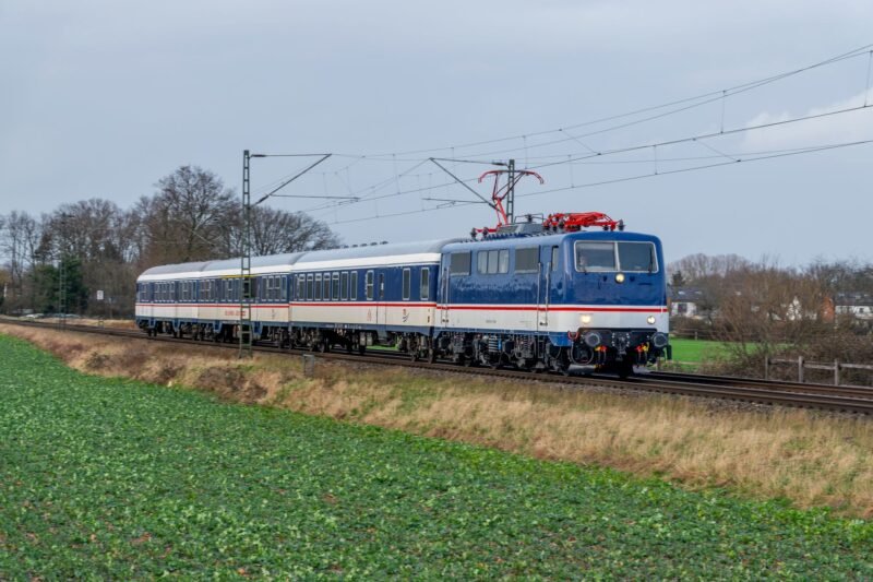 Locomotiva 111 130 revine în exploatare după revizie și intră în serviciu la TRI Train Rental cu un design complet nou