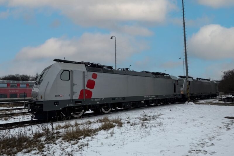 Akiem livrează trei locomotive Traxx MS2 pentru RegioJet pentru extinderea operatorului în Europa Centrală