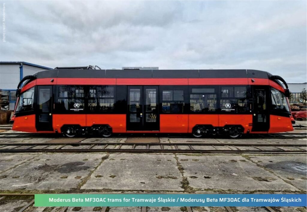 Primul tramvai Moderus Beta pentru Katowice a fost finalizat și intră în testare la Poznań