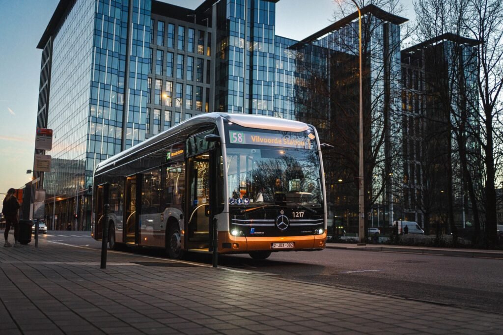 STIB extinde flota de autobuze electrice și se apropie de 140 de vehicule fără emisii în Bruxelles