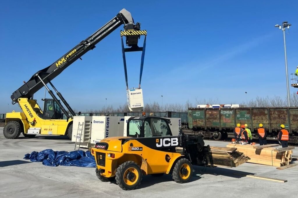 Generatoare donate de Franța ajung în Odesa printr-un transport feroviar organizat de UZ Cargo Poland și Ukrzaliznytsia