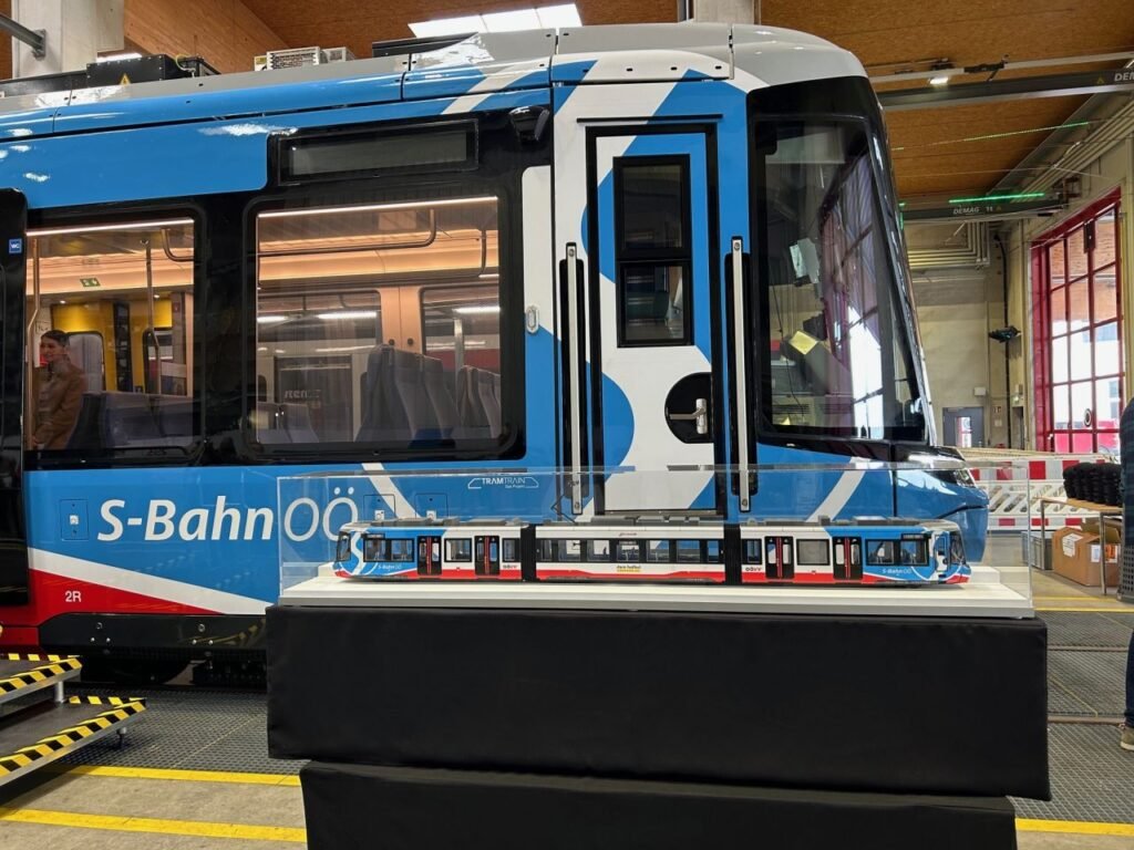 Stadler prezintă oficial primul tram‑train CITYLINK pentru Linzer Lokalbahn