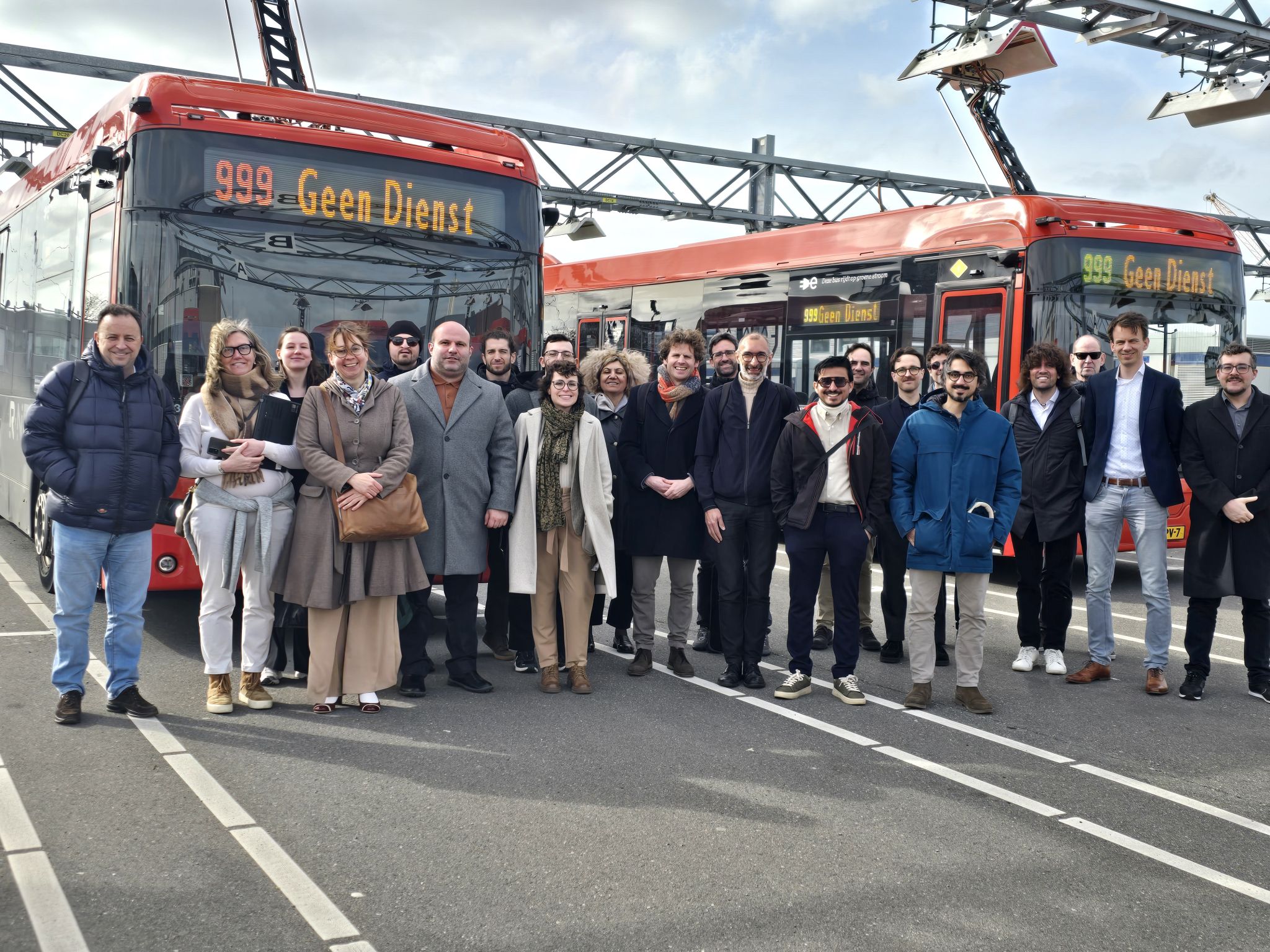 Amsterdam lansează demonstrația eBRT2030 cu soluții inovatoare de încărcare pentru autobuze electrice pe coridorul BRT 300