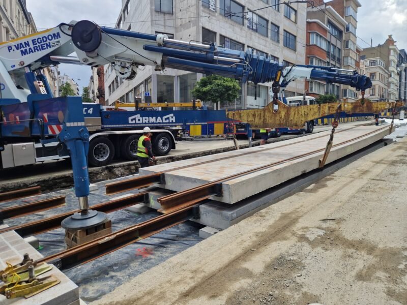 STIB modernizează infrastructura de tramvai din Bruxelles cu soluțiile Prefarails de la Sateba pentru reducerea vibrațiilor și creșterea fiabilității
