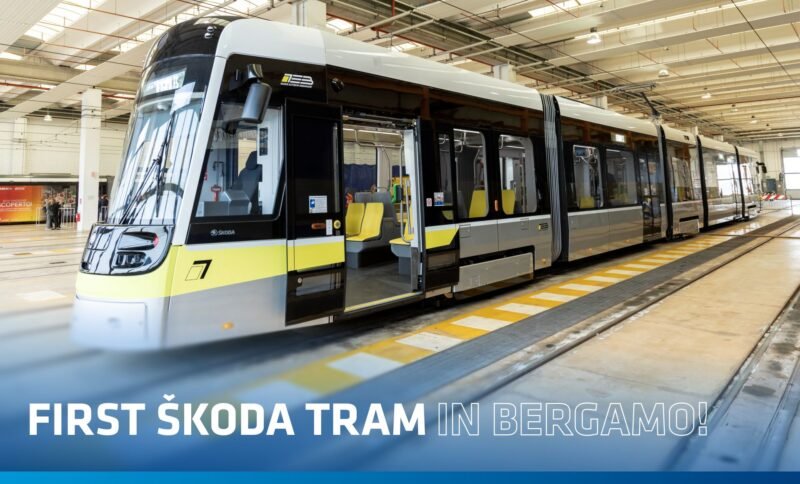 Primul tramvai Škoda 49T pentru noua linie T2 din Bergamo a fost prezentat oficial