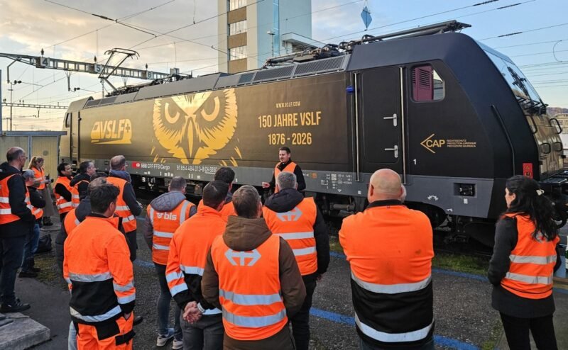 VSLF prezintă locomotiva aniversară Re 484 013, dedicată celor 150 de ani de reprezentare a mecanicilor de locomotivă