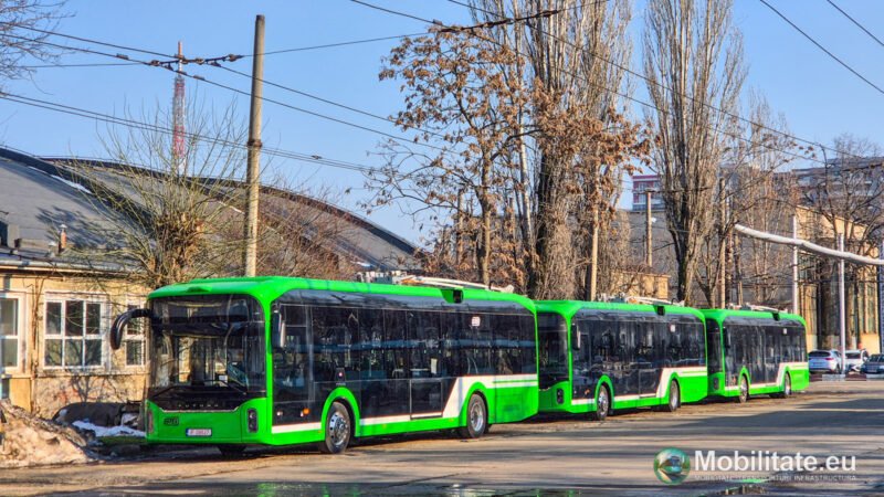 CGMB lasă călătorii cu troleibuze neaccesibilizate și cu găuri în caroserie deși noile troleibuze sunt sosite și STB scolarizează șoferii