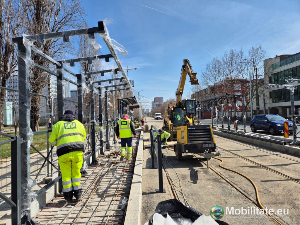 FOTO - PORR montează prototipul stației moderne de tramvai din București pe Bulevardul Expoziției