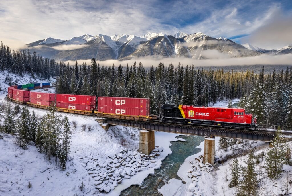 CPKC publică noua strategie de tranziție cu emisii reduse și raportează progrese în modernizarea rețelei feroviare nord‑americane