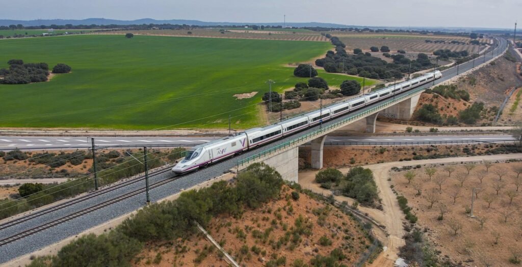 Renfe lansează o amplă licitație pentru 30 trenuri de mare viteză și opțiunea pentru încă 10