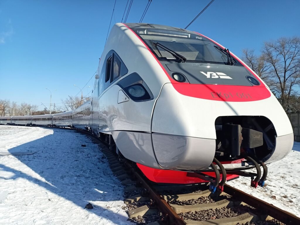 Trenul ucrainean de mare viteză Tarpan revine pe ruta Kiev - Dnipro după reparația capitală și modernizare după 3 milioane de km rulați